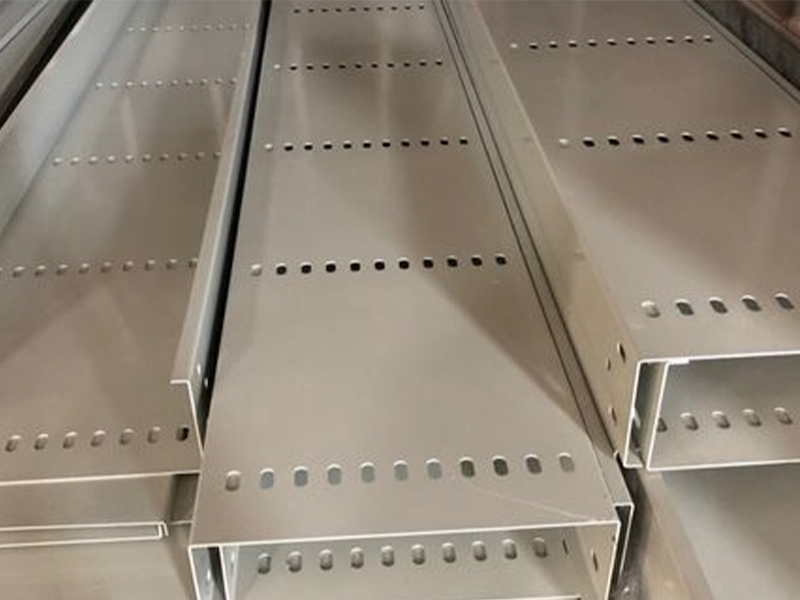  Máng đi dây điện