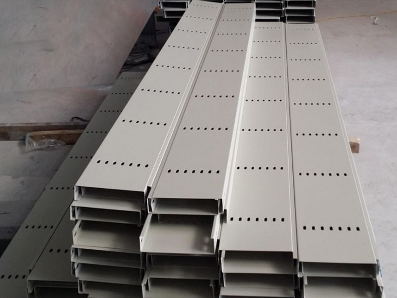 Máng đi dây điện giá tốt, chính hãng