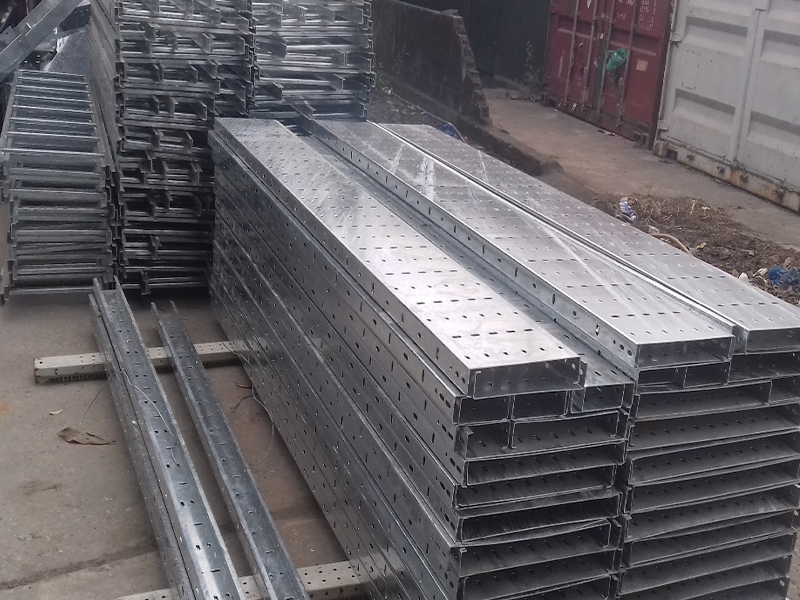 thang máng cáp sơn tĩnh điện